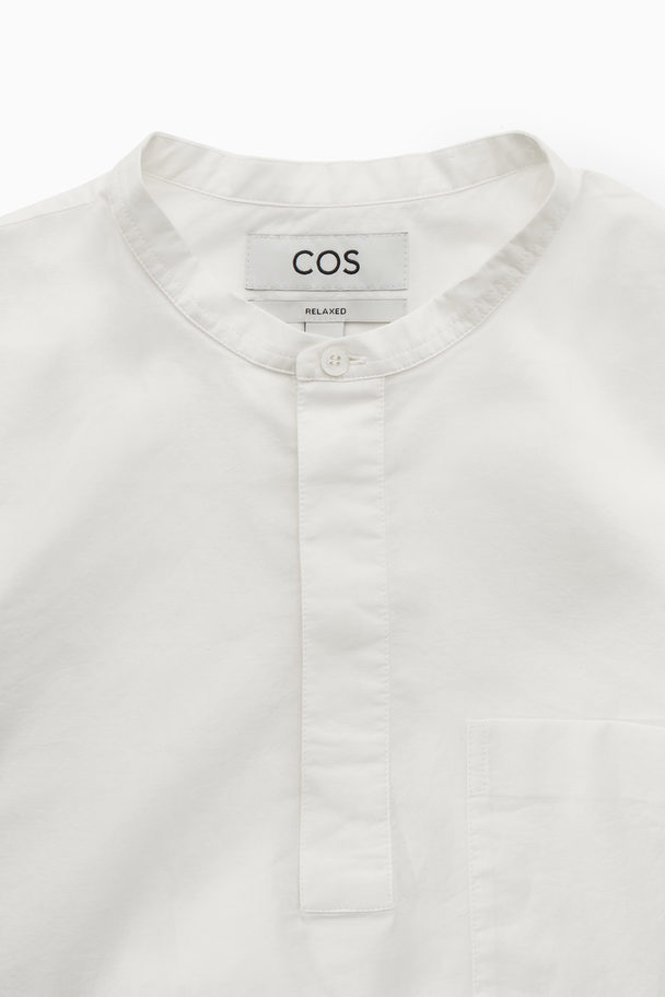 COS Skjorta Med Halv Knappslå Och Murarkrage Vit