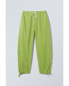 Alister Parachute Trousers Poppy Green