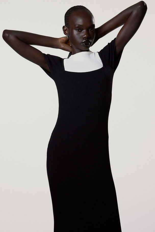 H&M Ribstrikket Midi-kjole Sort