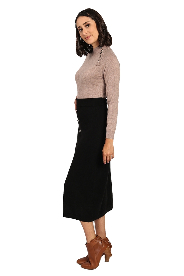 C&Jo Long Skirt With 3 Fancy Buttons On The Front