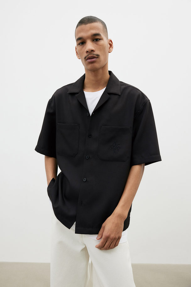 H&M Kurzarm-Freizeithemd aus Twill in Regular Fit Schwarz