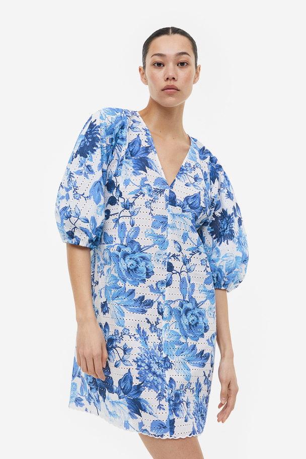 H&M Kleid mit Broderie Anglaise Weiß/Blau geblümt