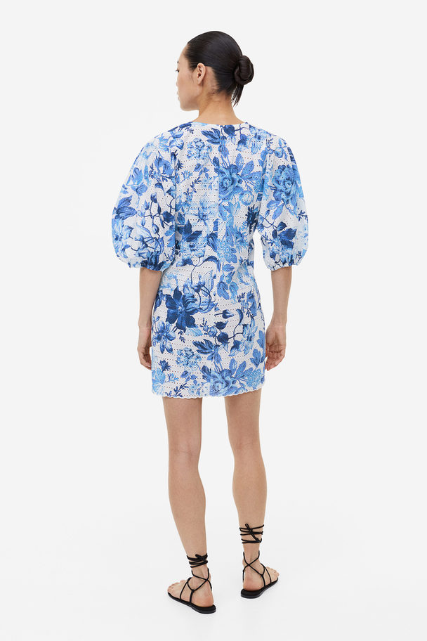 H&M Kleid mit Broderie Anglaise Weiß/Blau geblümt