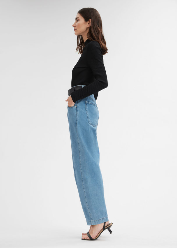 & Other Stories High-Waist-Jeans mit Barrel-Bein Hellblau