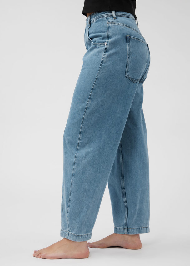 & Other Stories High-Waist-Jeans mit Barrel-Bein Hellblau