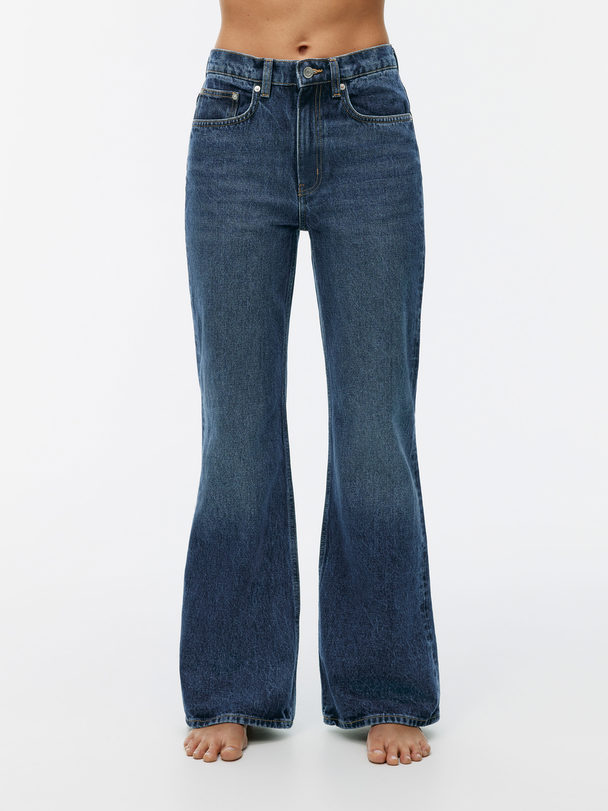 ARKET REED Relaxed Jeans mit ausgestelltem Bein Vintageblau
