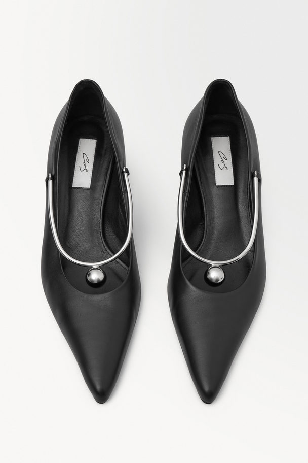 COS The Sphere Point-toe Pumps Black