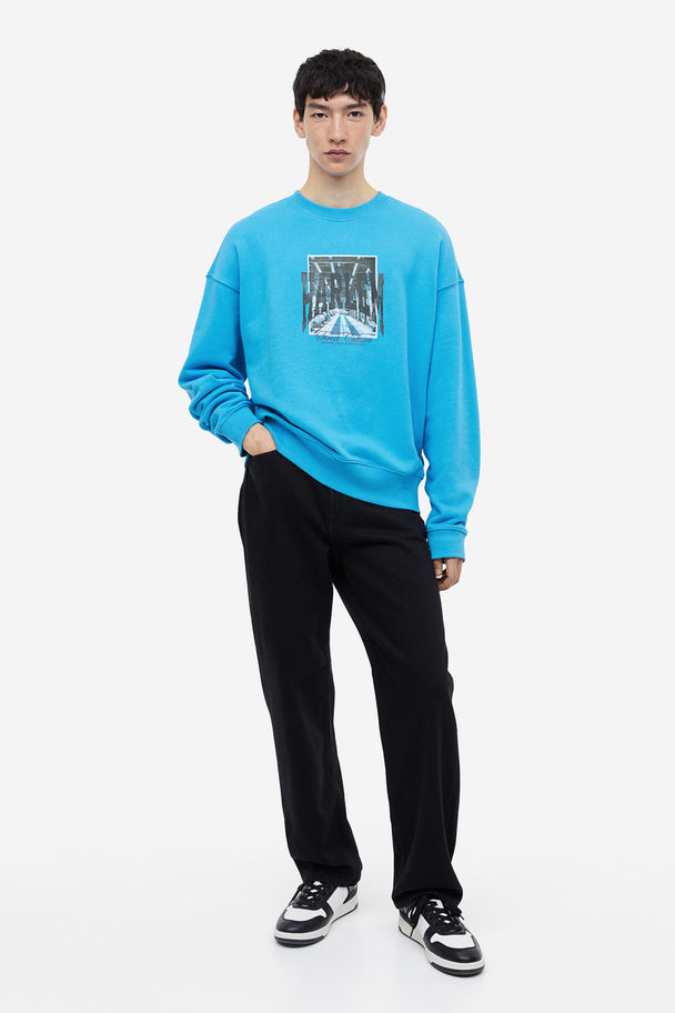 H&M Sweatshirt mit Print Relaxed Fit Blau/Harlem